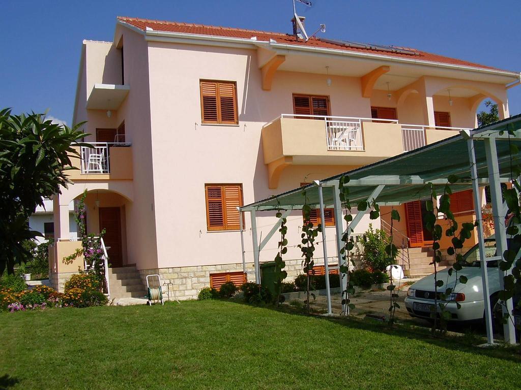 Apartments Vodopija 300M To The Beach Sveti Filip i Jakov Zimmer foto
