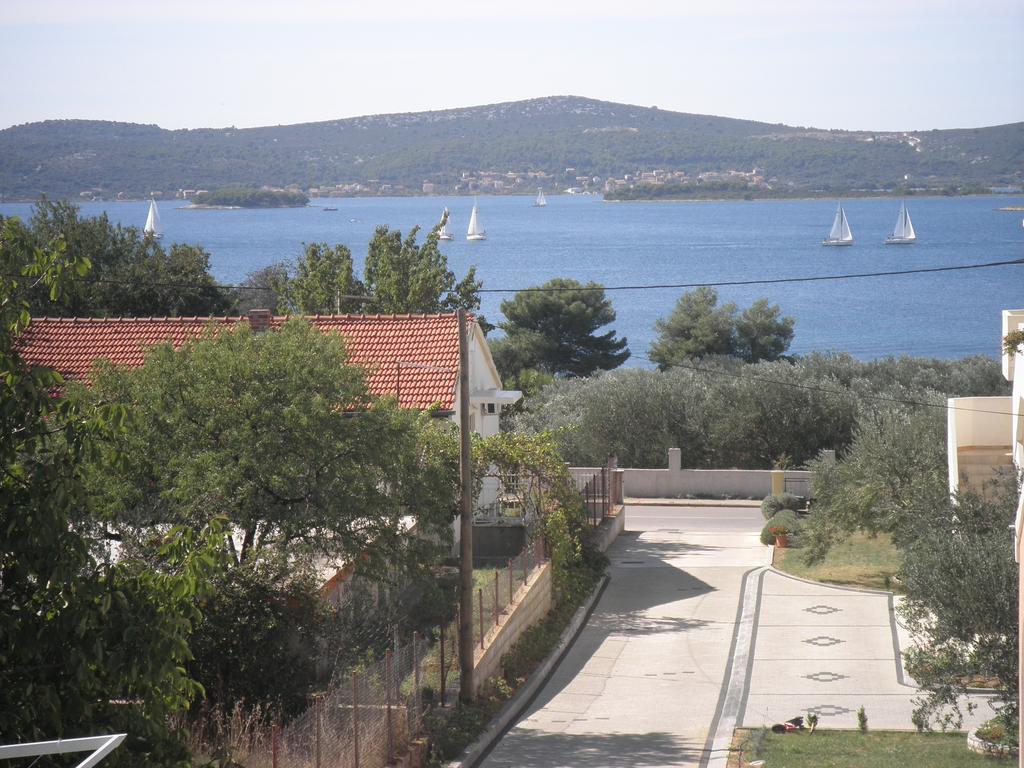 Apartments Vodopija 300M To The Beach Sveti Filip i Jakov Zimmer foto