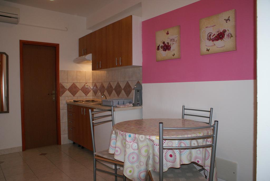 Apartments Vodopija 300M To The Beach Sveti Filip i Jakov Exterior foto