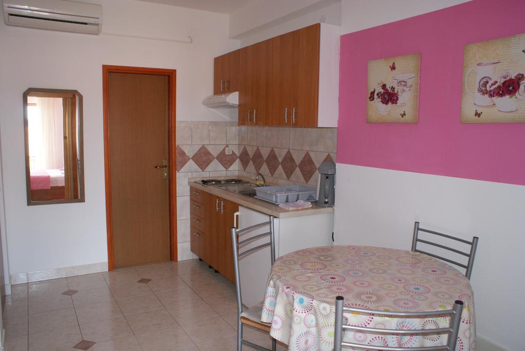 Apartments Vodopija 300M To The Beach Sveti Filip i Jakov Exterior foto